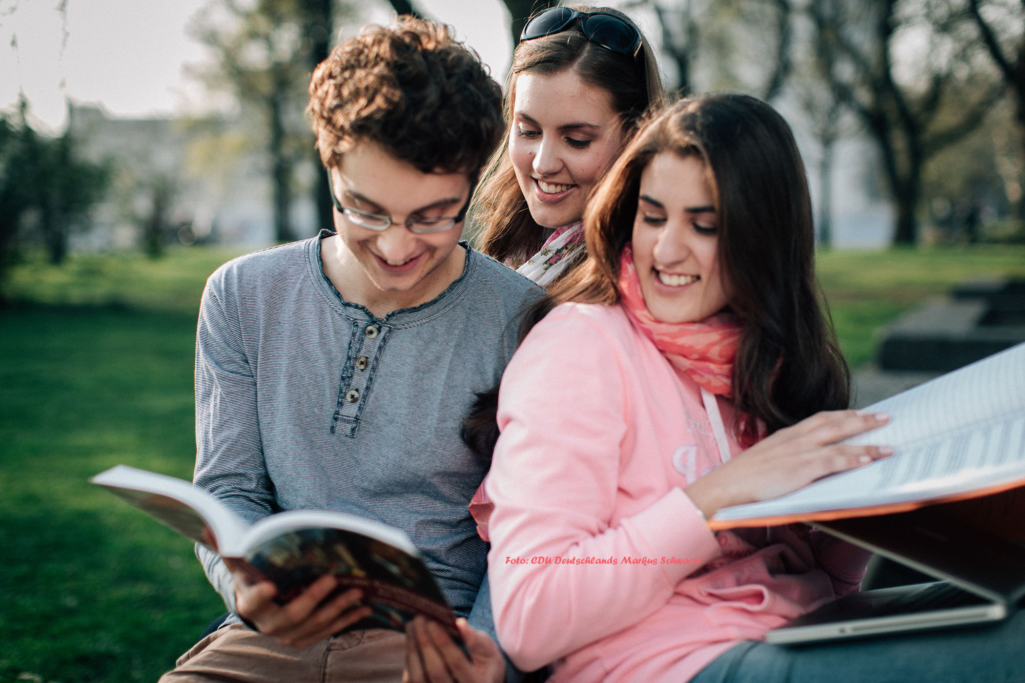 Bildung ist nicht nur eine Notwendigkeit, Herausforderung und Chance fr die junge Generation, sondern fr alle. 